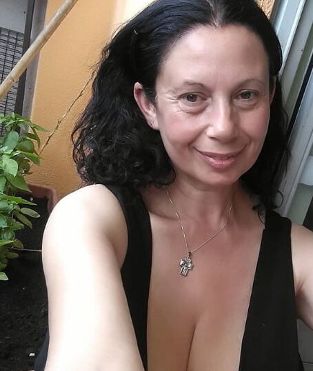 Huge - Gran Emilia BIG BIG TITTS