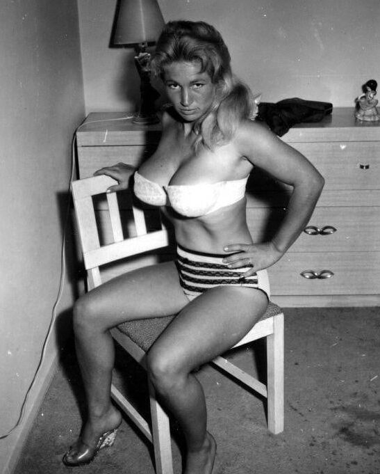 Viginia Bell, vintage boobs