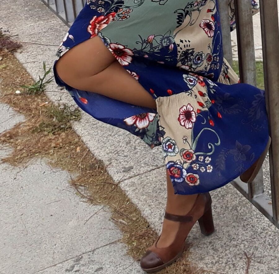 Pantyhosed Uber-MILF Goddess