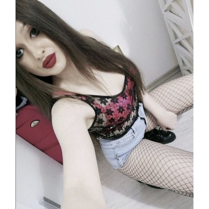 Polonaise chaude et serrée, bas, collants, selfie, talons hauts