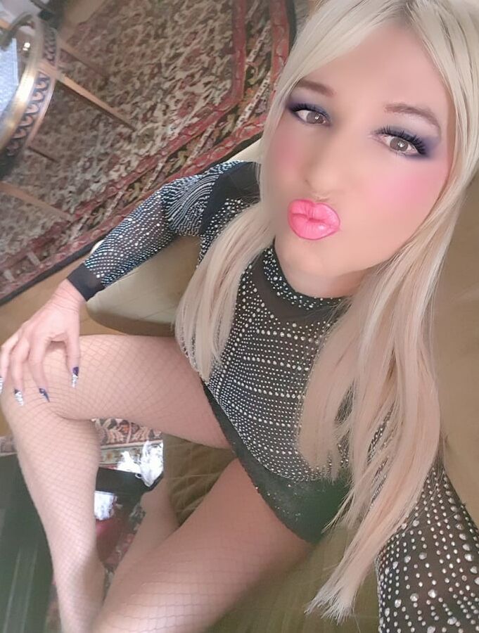 Greek Slutty MILF from Social Media : M.X. vol