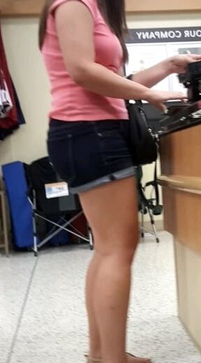 Voyeur nice ass in shorts in checkout line