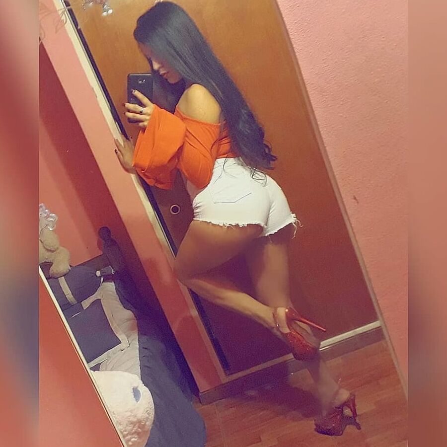 On Instagram- debii.ferreyra