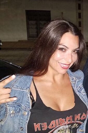 HOT Saint Louis, MO Bartender And Singer