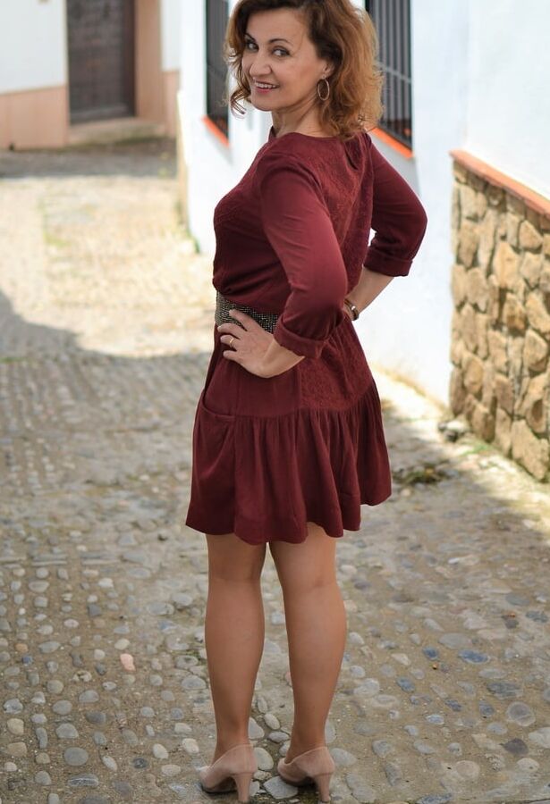 Pantyhosed Uber-MILF Goddess