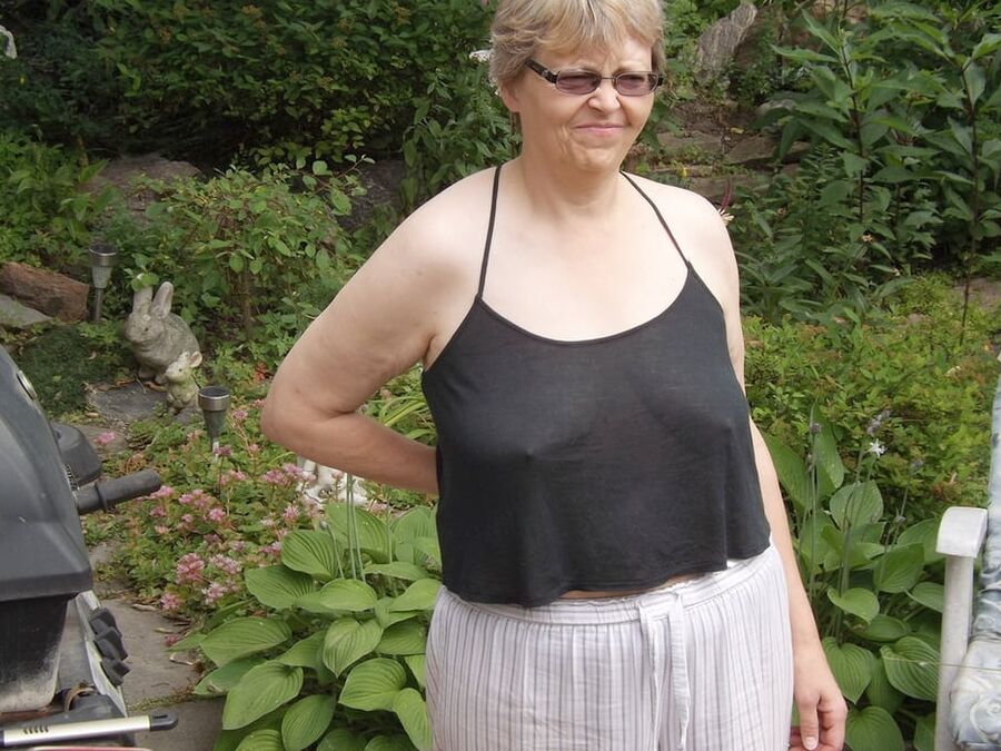 Older and hot (Braless)