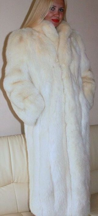 Frau im Pelzmantel