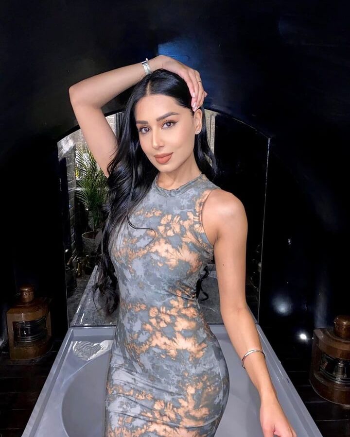 Instagram Babe Erim Indian Sexy Slut Tight Body Dresses Legs