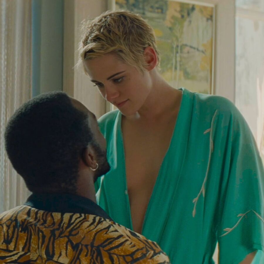 Kristen Stewart topless in Seberg ()