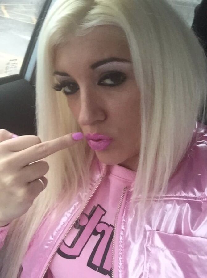 Barbii Bucxxx la poufiasse ultime de Max Hardcore