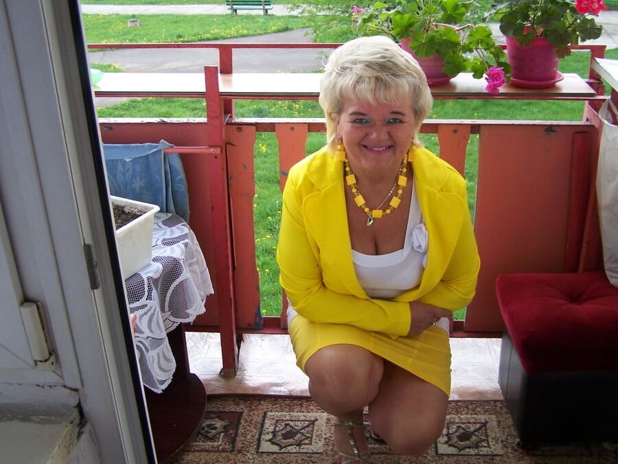MILF with nice legs : Zofia