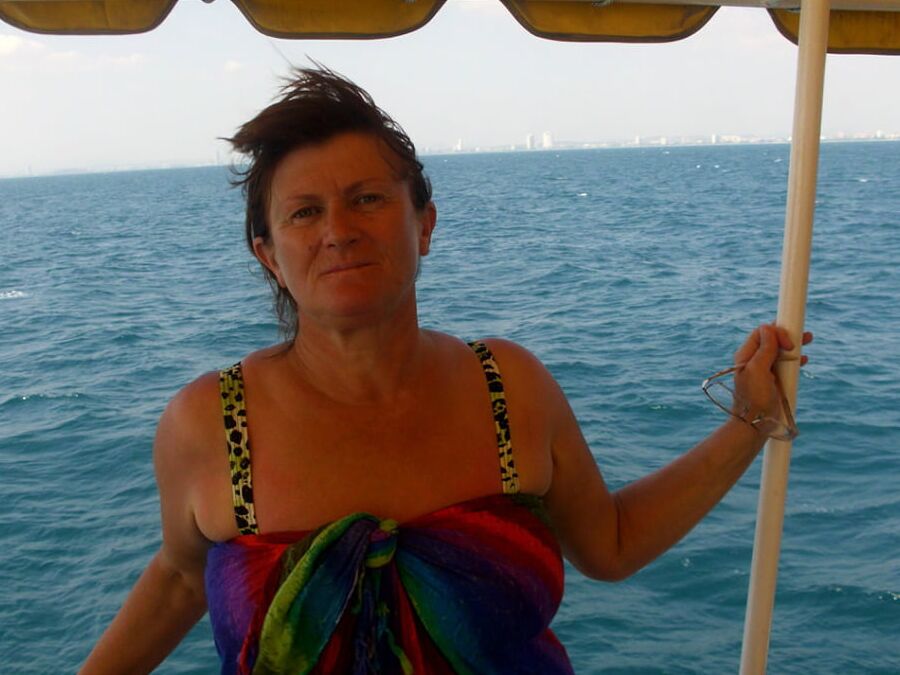 Yummy mature women!!!!!!!!