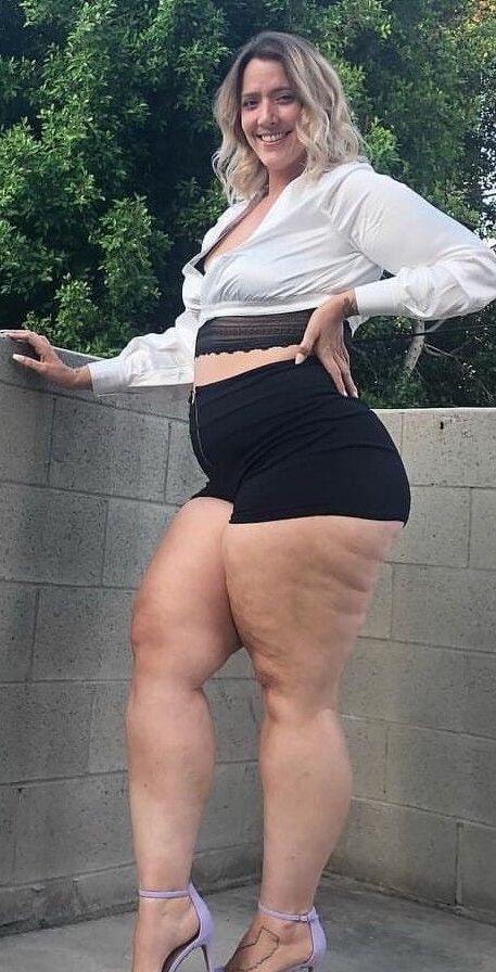 VIXENS WITH DA THICK LEGZ