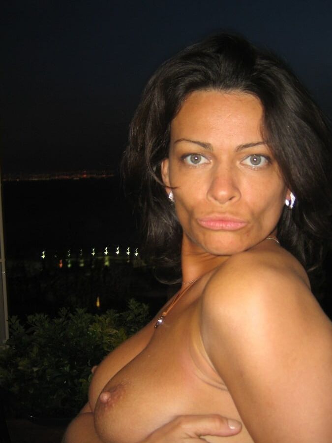 Flashing Euro Milf