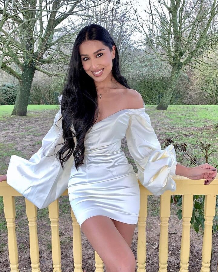 Instagram Babe Erim Indian Sexy Slut Tight Body Dresses Legs