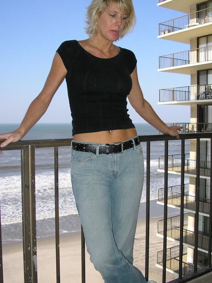 Sexy MILF on Holiday
