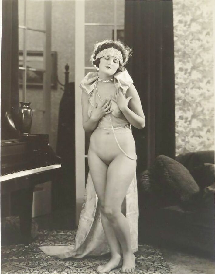 Vintage Porn - Old Tyme Photos and Pin-up Girls!