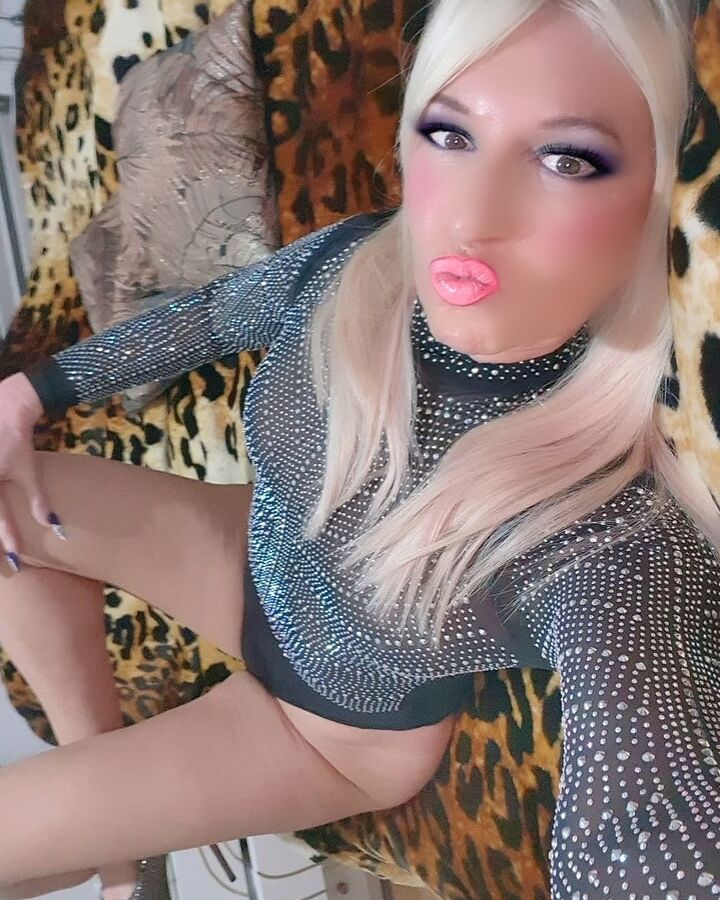 Greek Slutty MILF from Social Media : M.X. vol