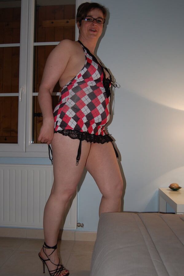 brunette ronde