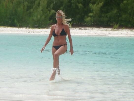 AMATEUR BLOND MILF