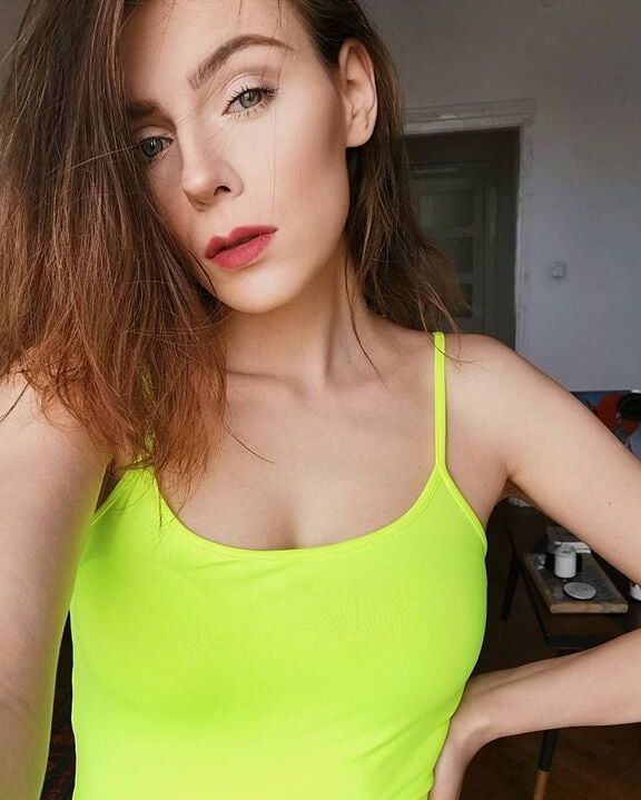 Karolina Pielesiak Polish YouTuber Szparagi