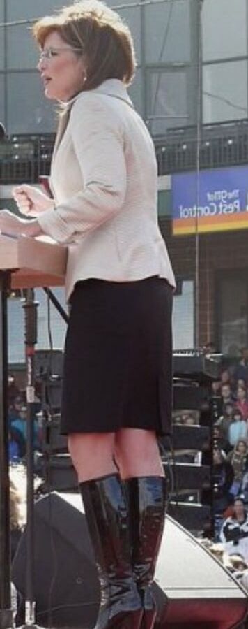 Female Celebrity Boots &amp; Leather - Sarah Palin