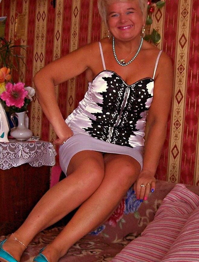 MILF with nice legs : Zofia
