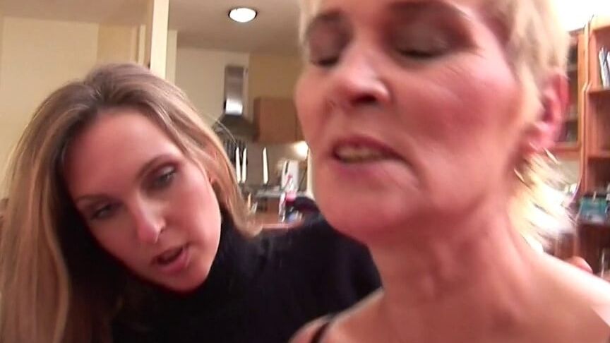 .Milfs, moms, mature ladies