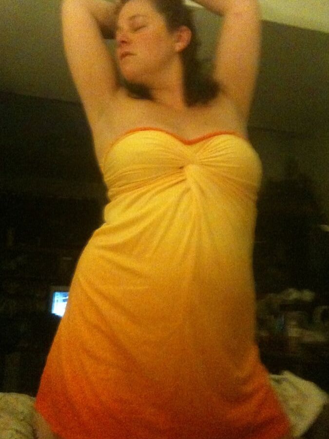 sexychubbyangela just posing