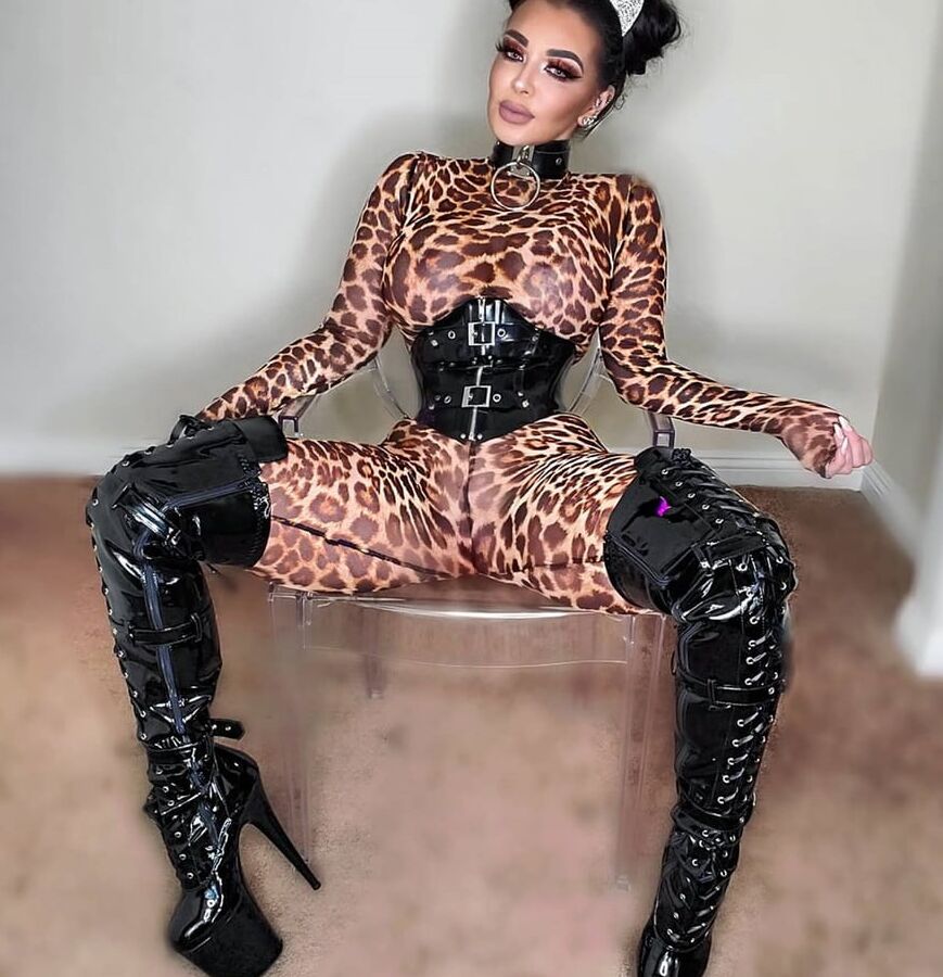 Andrea sexy bimbo slut big fake tits &amp; ass DSL