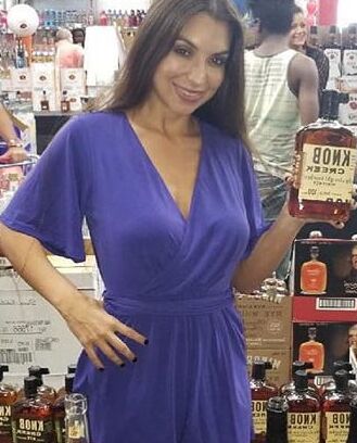 HOT Saint Louis, MO Bartender And Singer