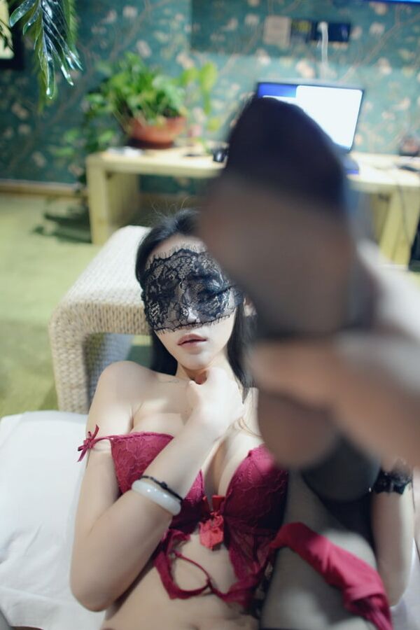 Beautiful Chinese Amateur Model Photoshoot