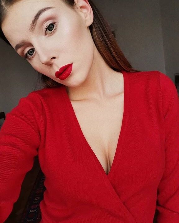 Karolina Pielesiak Polish YouTuber Szparagi