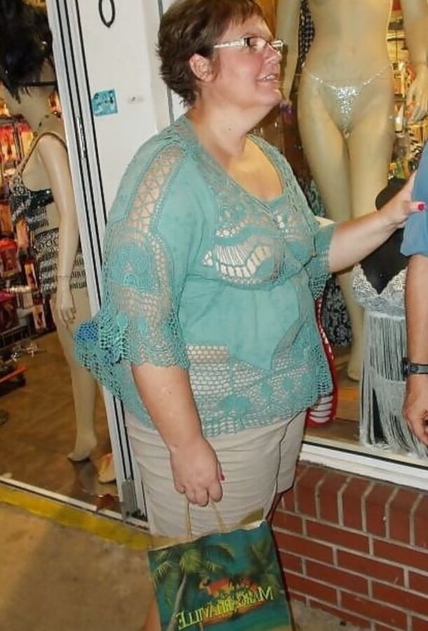Older and hot (Braless)
