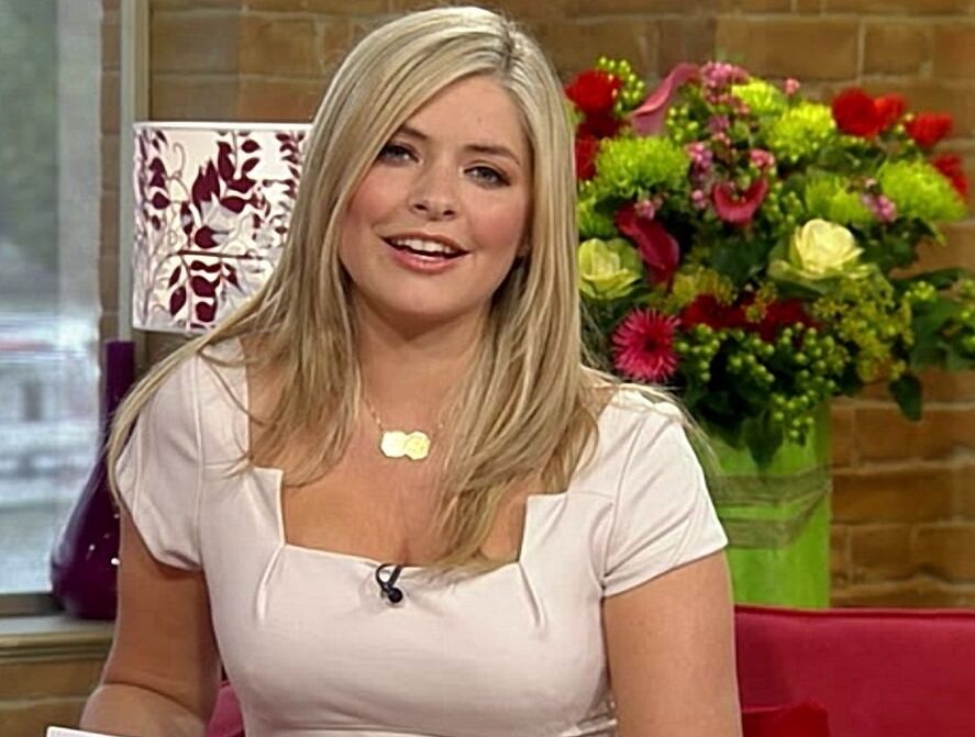 Lockdown Distraction - Holly Willoughby
