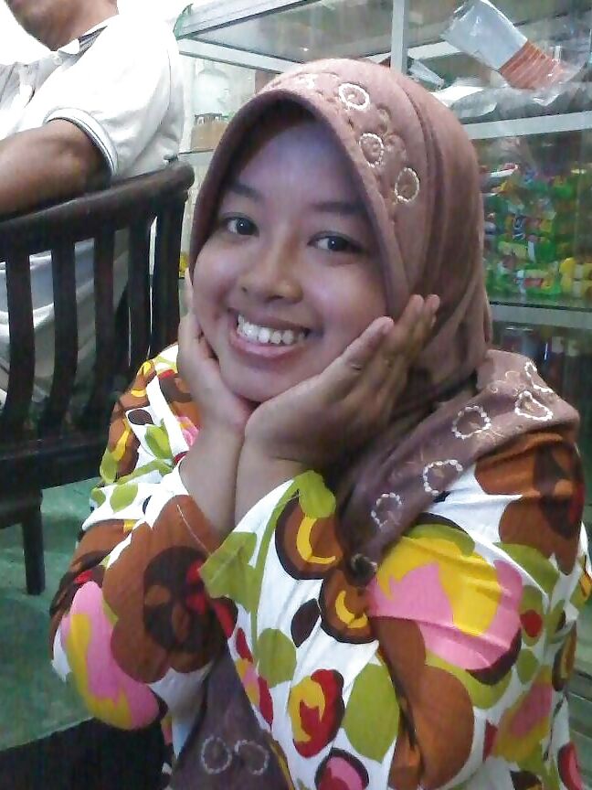 ayu ShahAlam