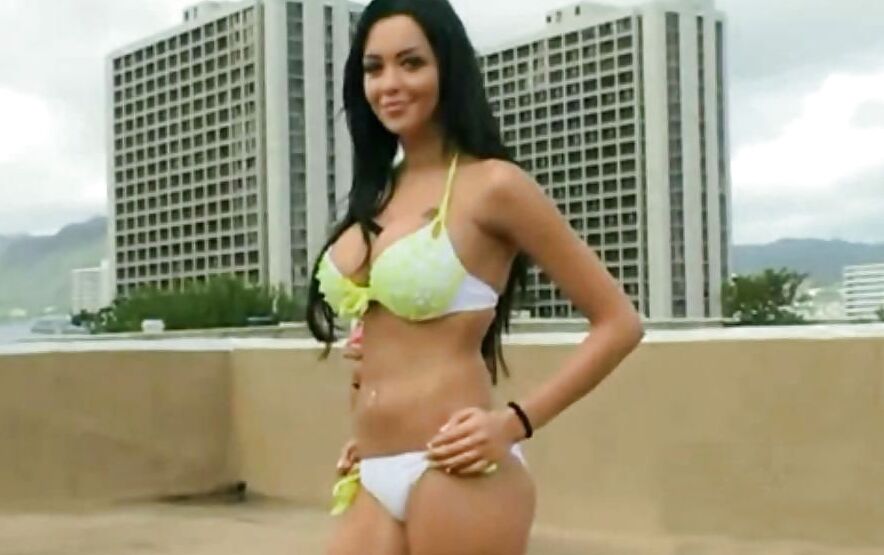 () Nabilla Benattia