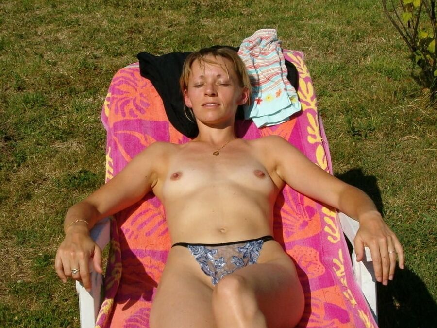 Petite bronzette au jardin