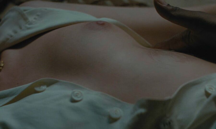 Kristen Stewart topless in Seberg ()