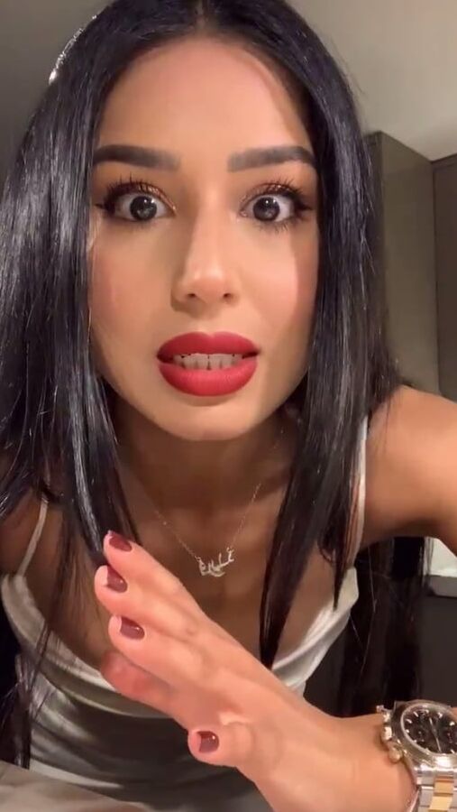 Instagram Babe Erim Indian Sexy Slut Tight Body Dresses Legs
