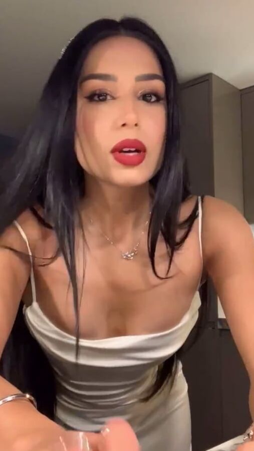 Instagram Babe Erim Indian Sexy Slut Tight Body Dresses Legs