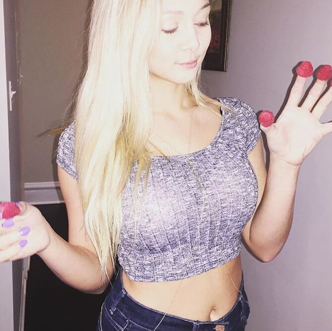 HOT Saint Louis, MO Bartender And Singer