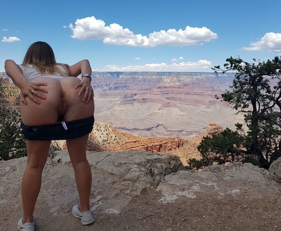 Flash and upskirt ass girls