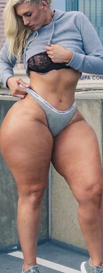 VIXENS WITH DA THICK LEGZ