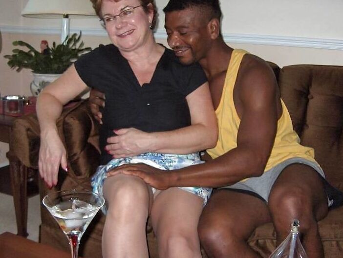 SLUT WIFE LIKES BLACK COCK