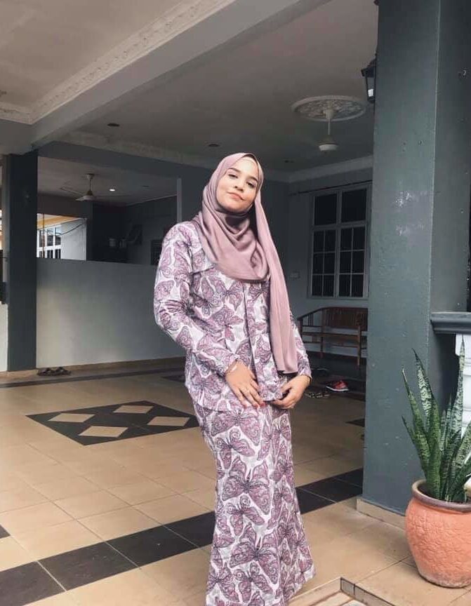 Cikgu Syamiera body padu gersang