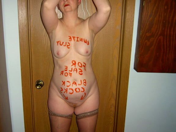 Sue is a mature slut getting exposed