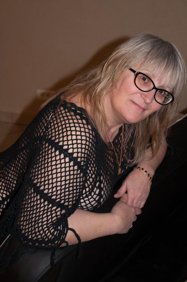 Sexy as fuck Chunky GILF Slut
