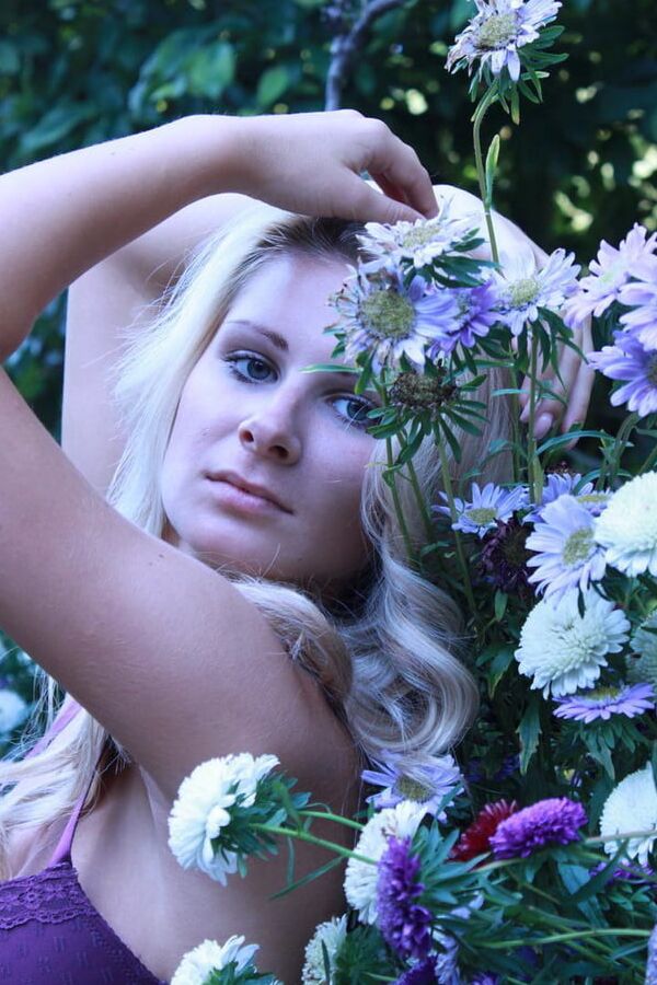 Namaste blonde