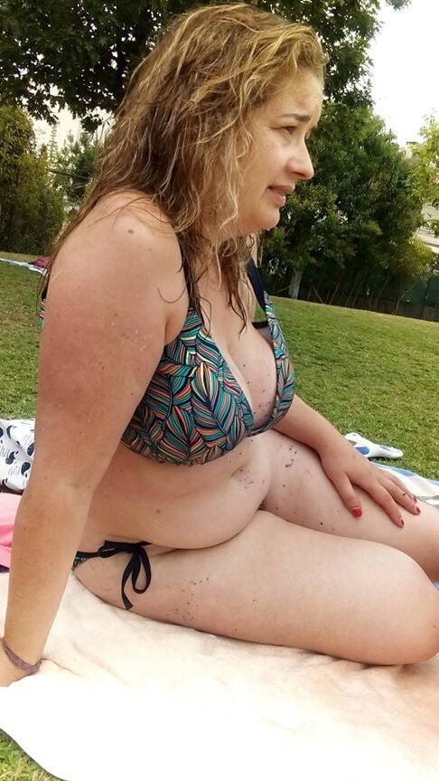 Lovelly MILF with nice tits - Please comment